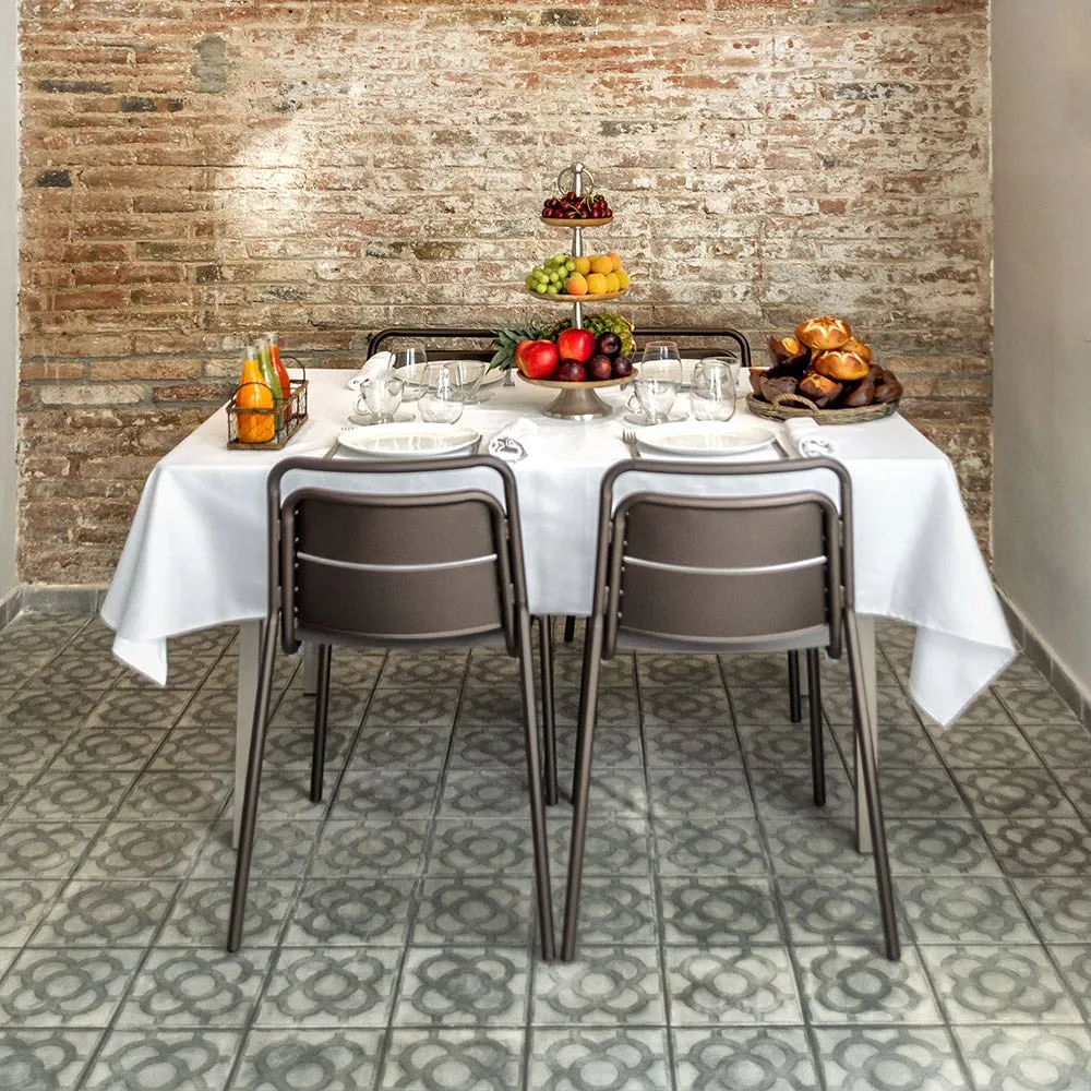 Premium Rectangular Plastic Folding Table - 4ft x 2ft6 (1220mm x 760mm)